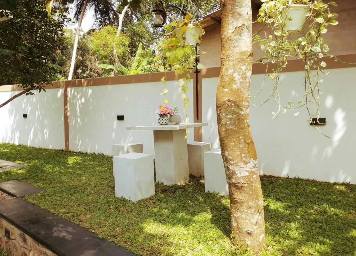 Ceylonima Home Stay Anuradhapura Exterior foto